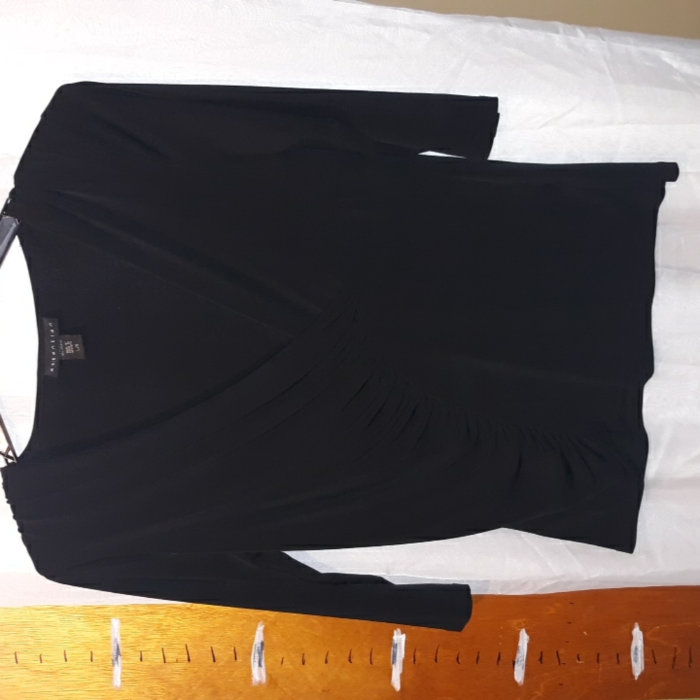 Black sz LG. 3/4 Sleeve. Stretchy Top. Attention Brand